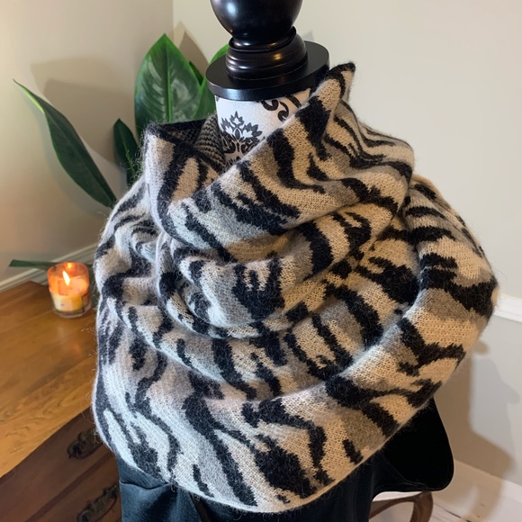 DVF Infinity Scarf - Picture 2 of 10